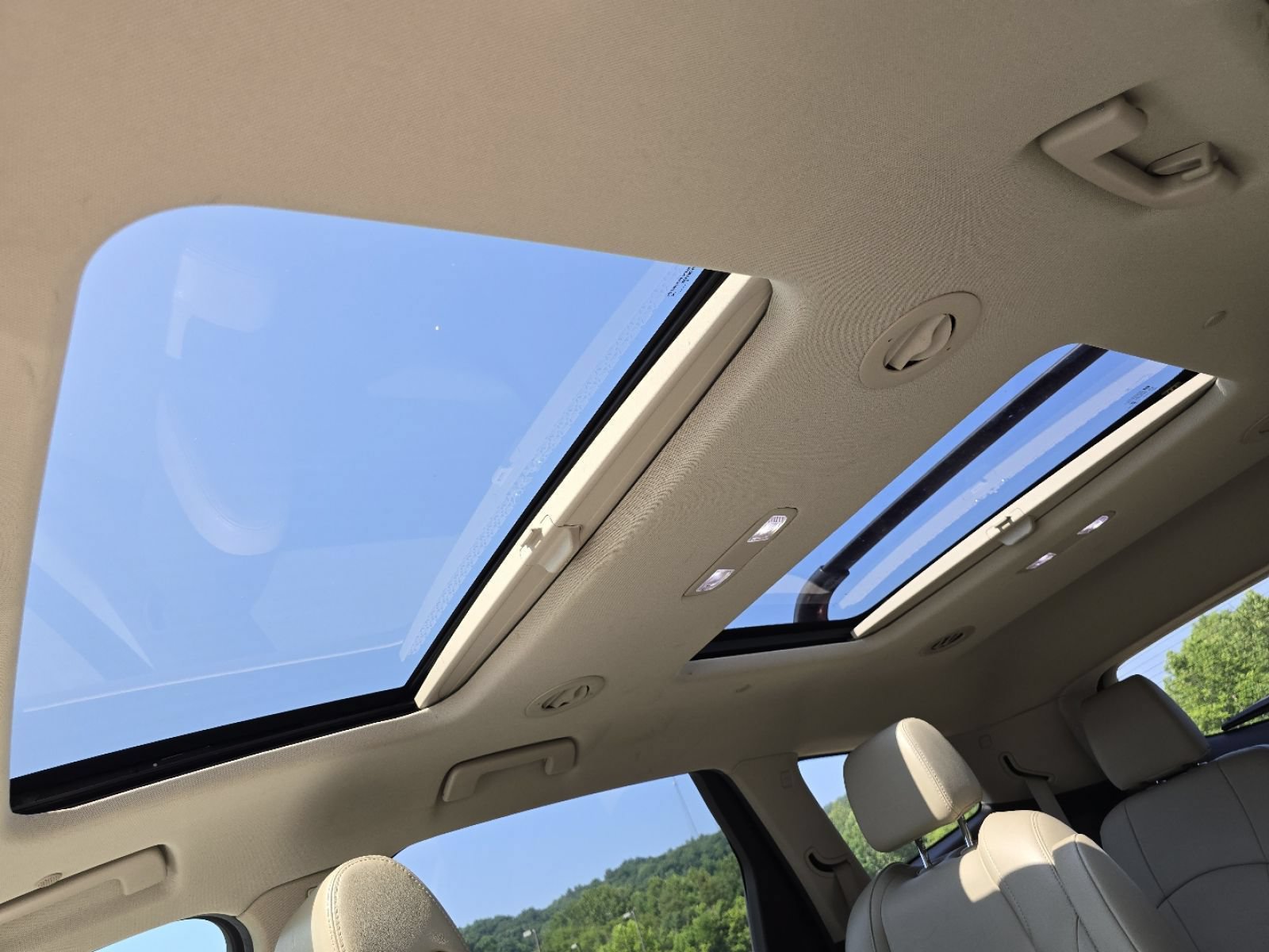Used 2019 Buick Enclave Essence AWD/4WD image 3