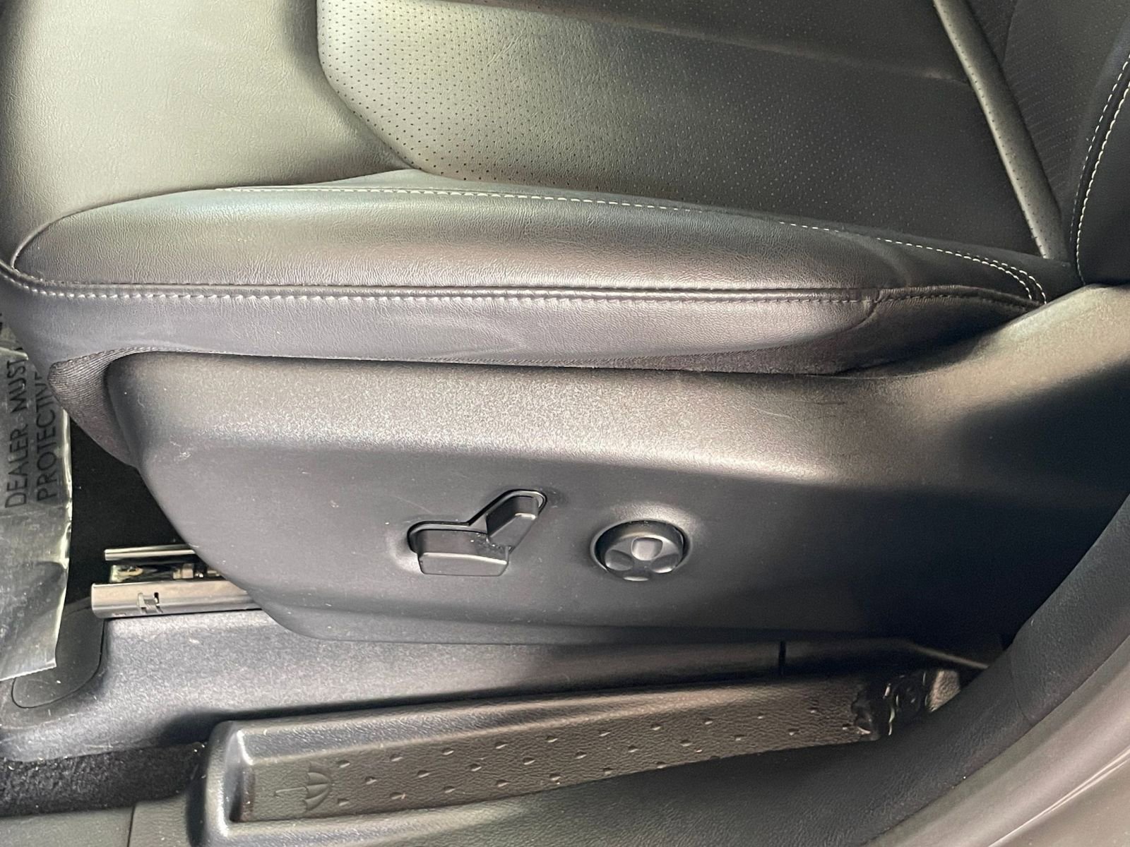 Used 2025 Chrysler Pacifica Select FWD image 24