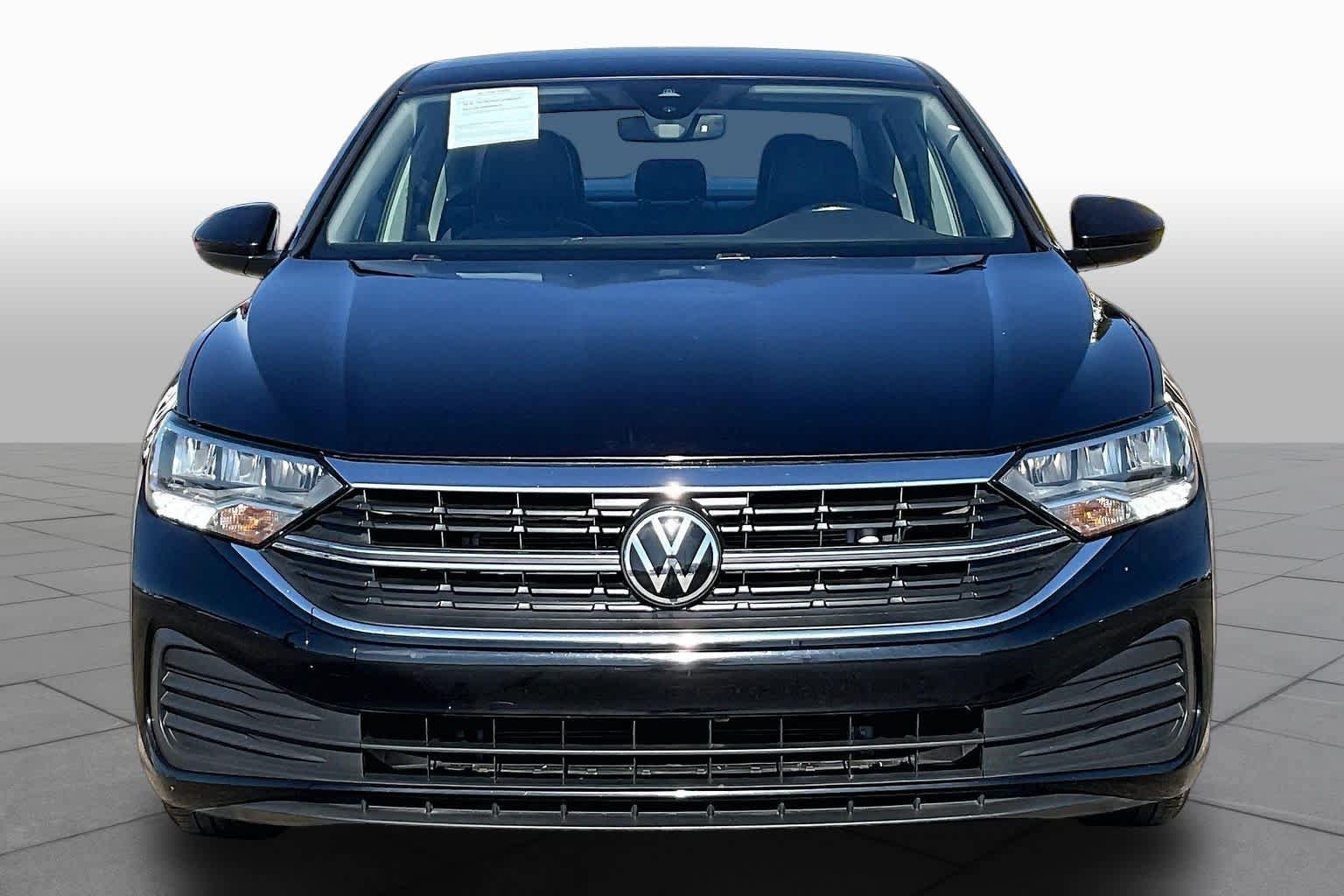 Used 2024 Volkswagen Jetta SE FWD image 4