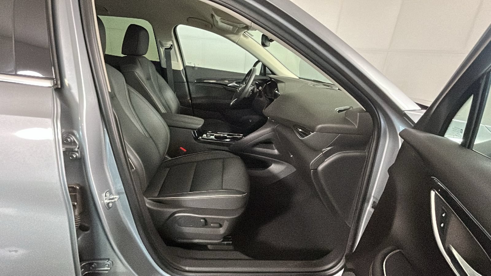Used 2023 Buick Envision Essence AWD/4WD image 35