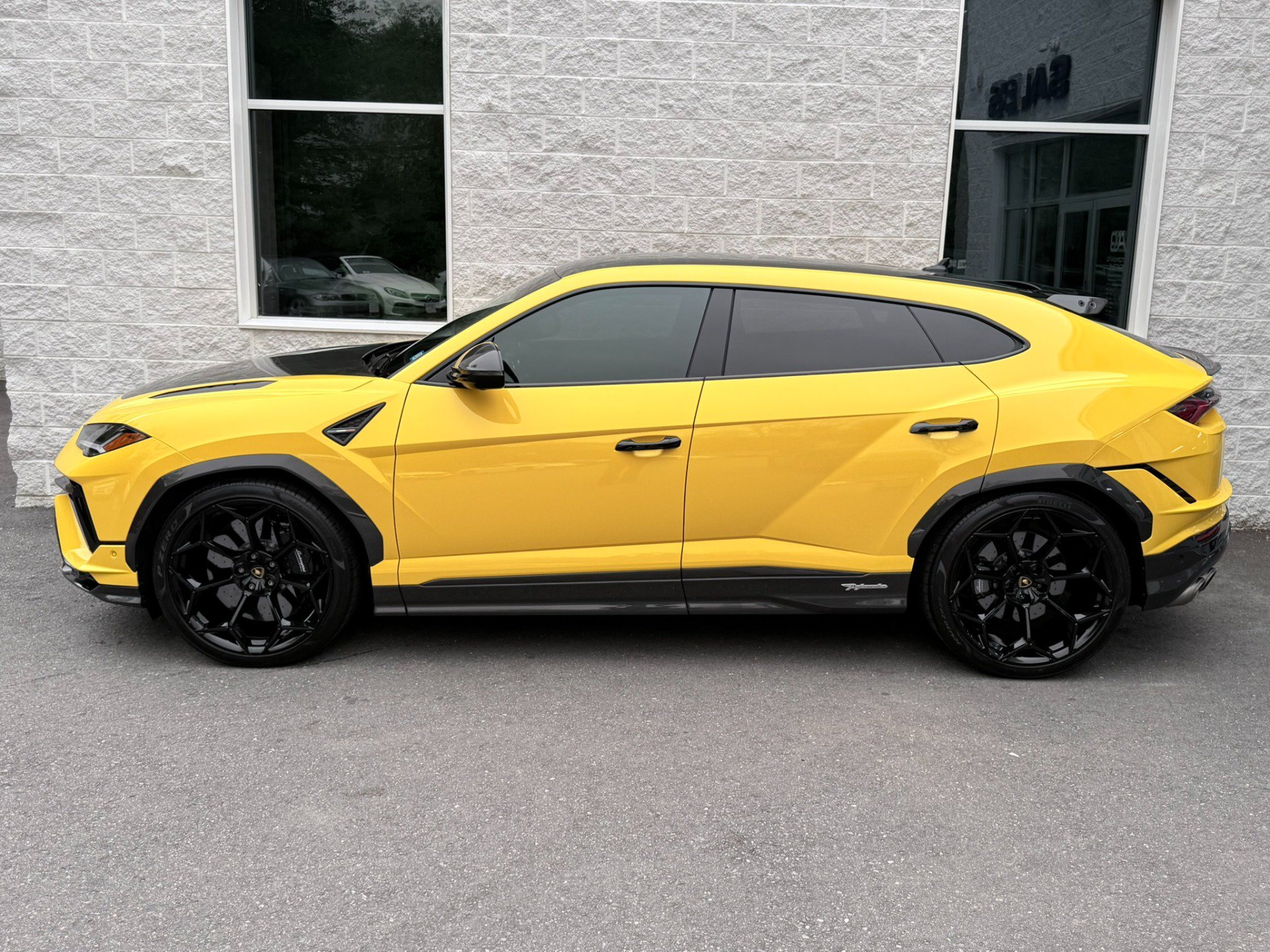Used 2023 Lamborghini Urus Performante AWD/4WD image 8