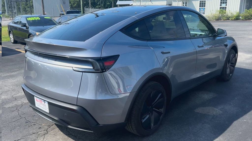 Used 2026 Tesla Model Y 2WD image 8