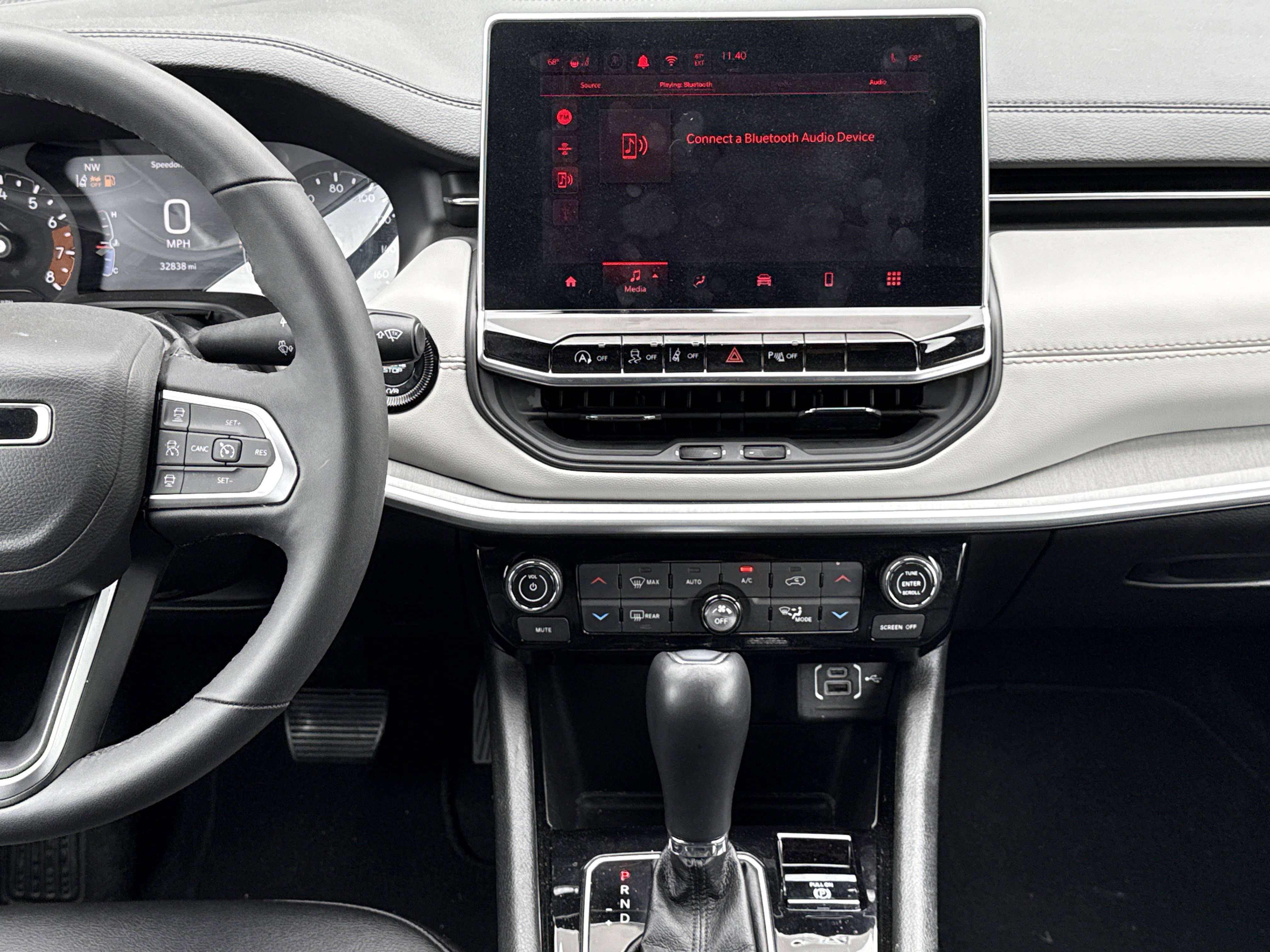 Used 2025 Jeep Compass Limited image 27