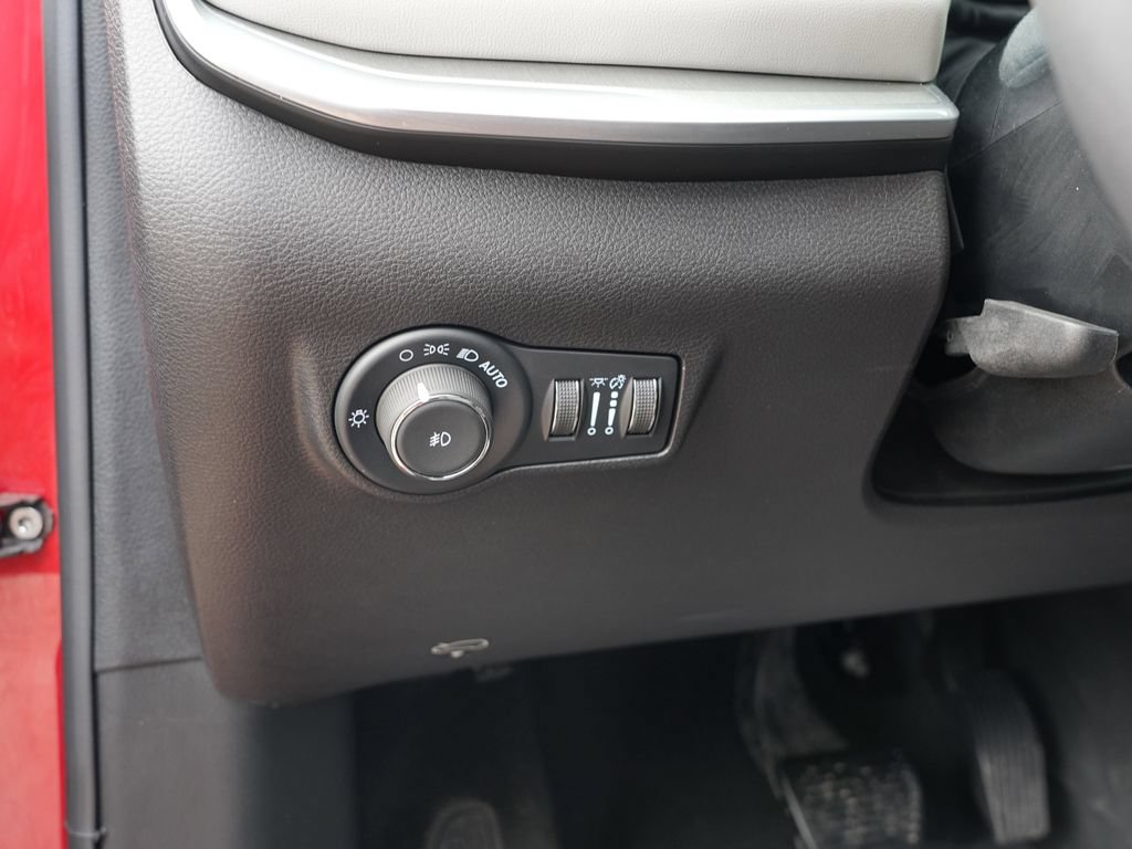 Used 2025 Jeep Compass Limited AWD/4WD image 17