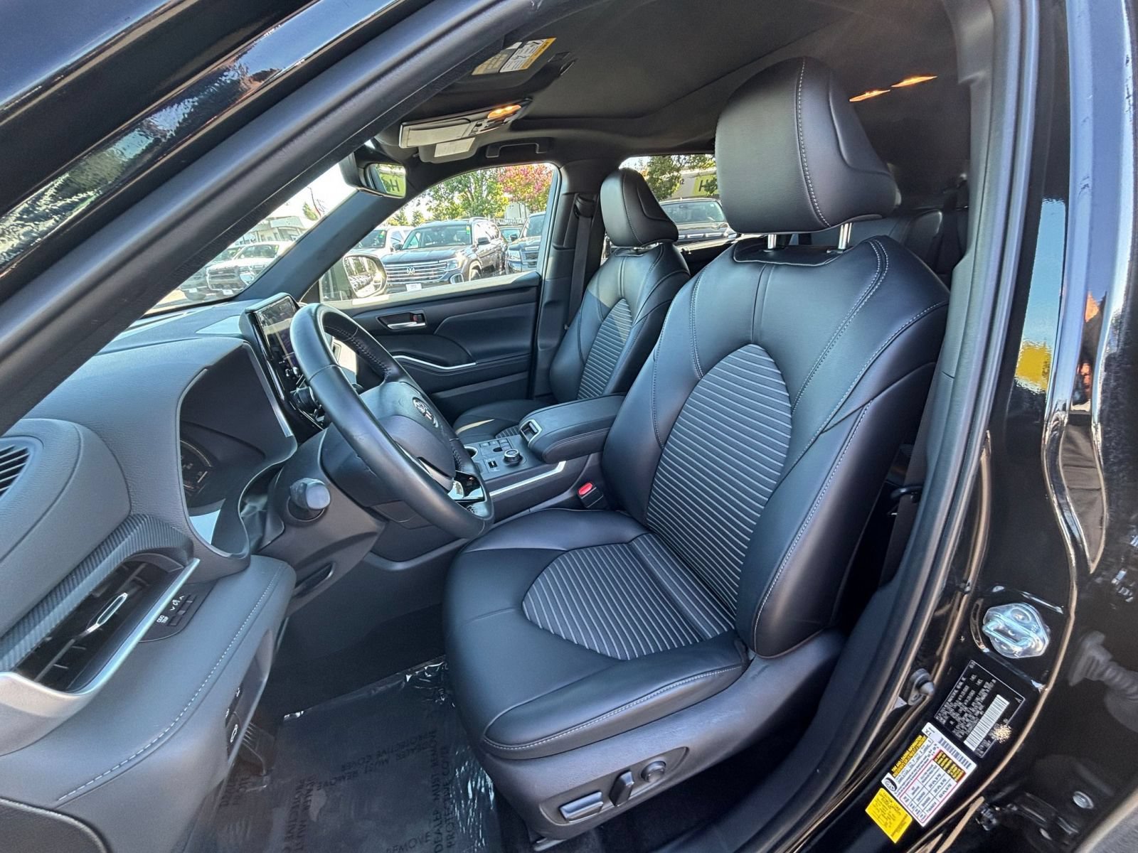 Used 2025 Toyota Highlander XSE AWD/4WD image 35