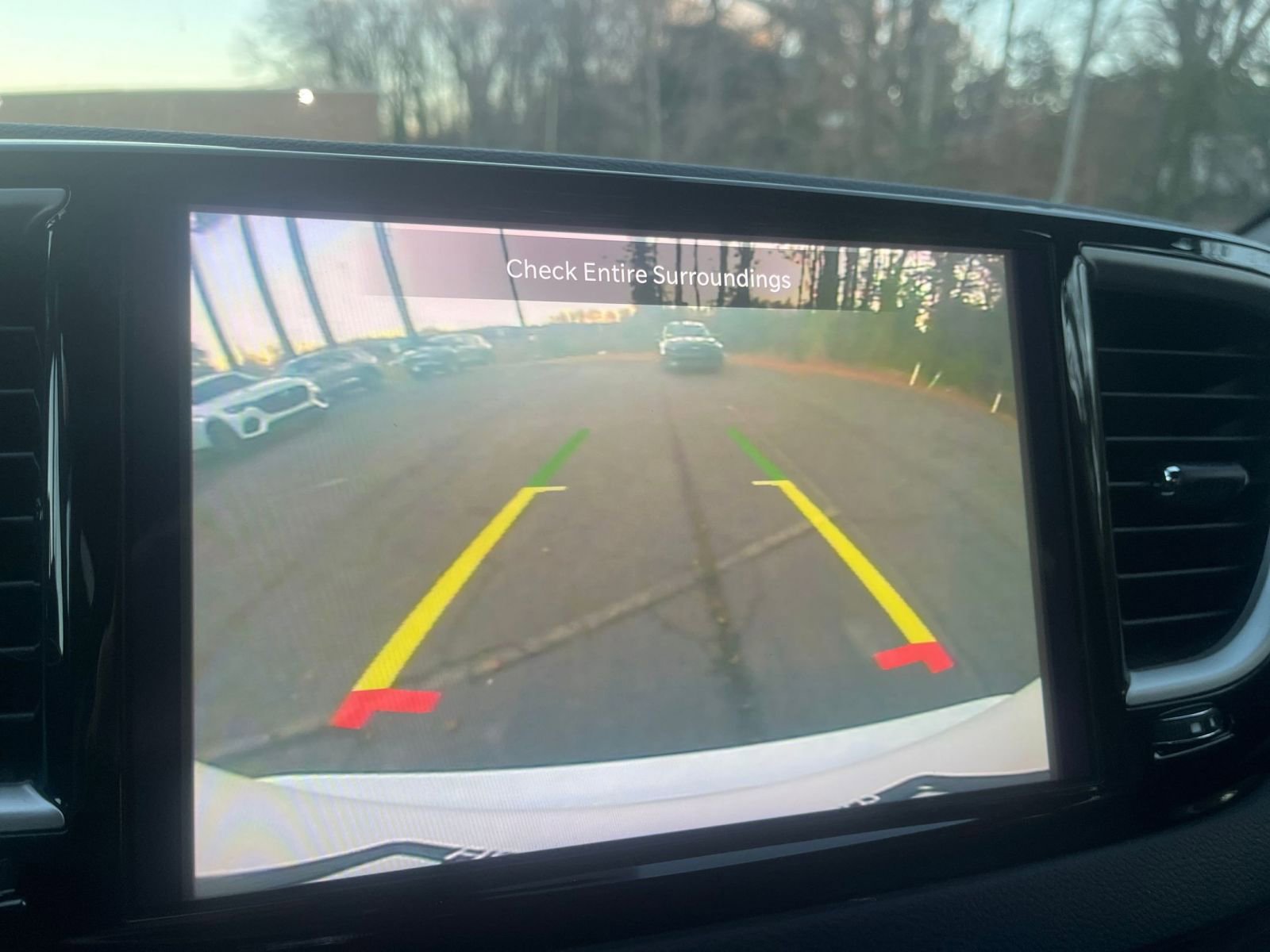 Used 2025 Chrysler Pacifica Select image 23