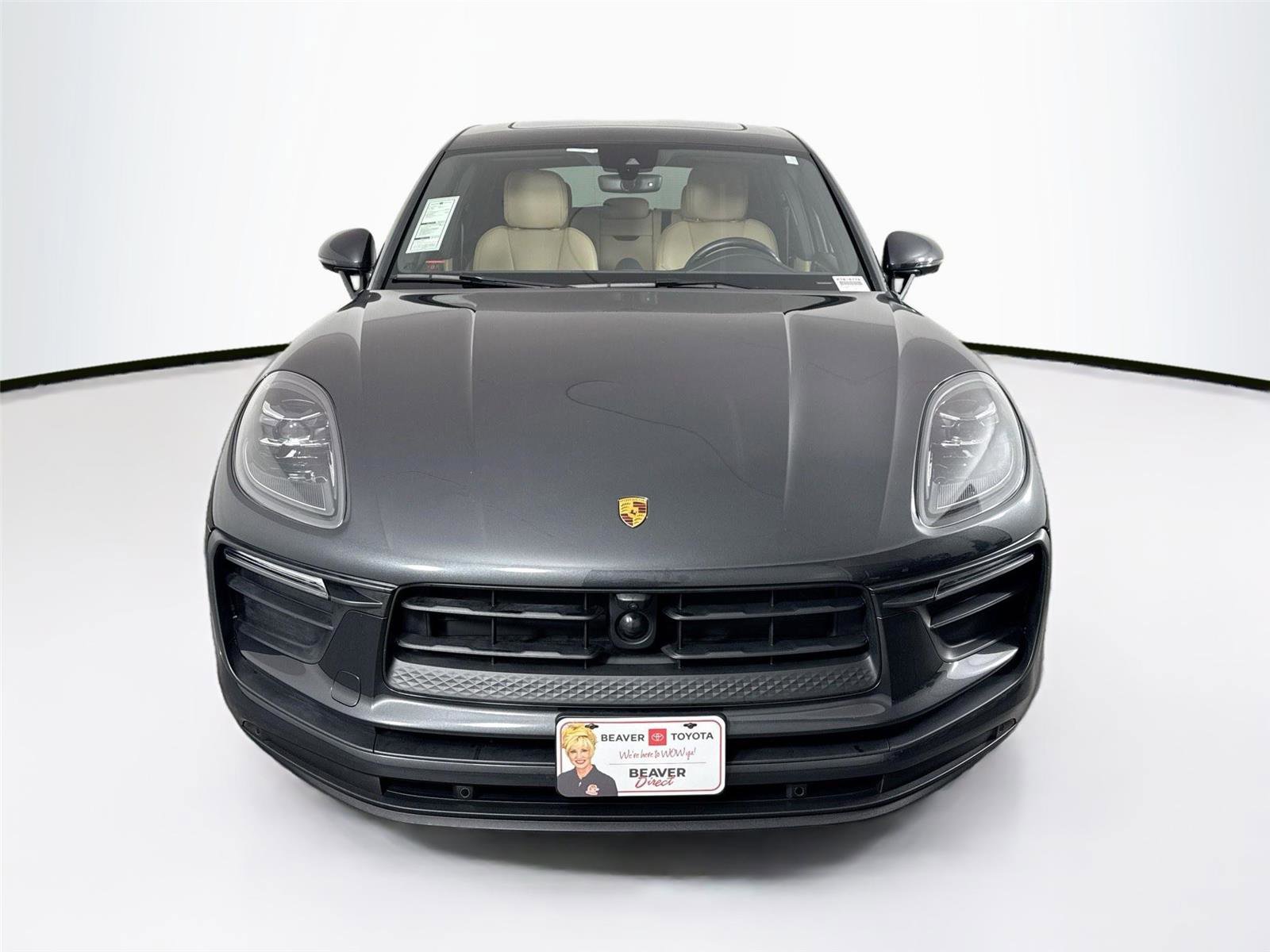Used 2024 Porsche Macan T w/ Premium Plus Package image 9