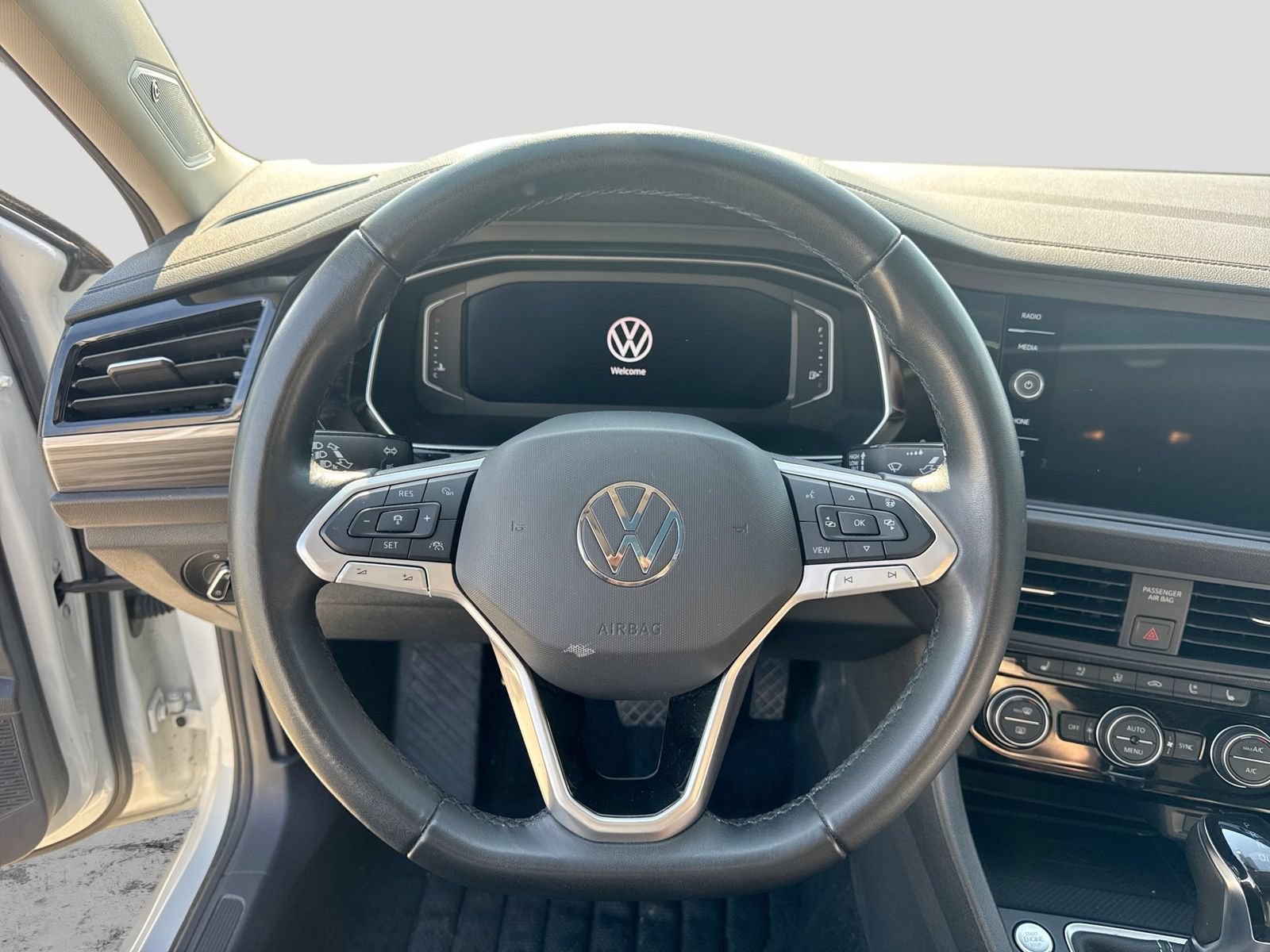 Used 2024 Volkswagen Jetta SEL FWD image 25