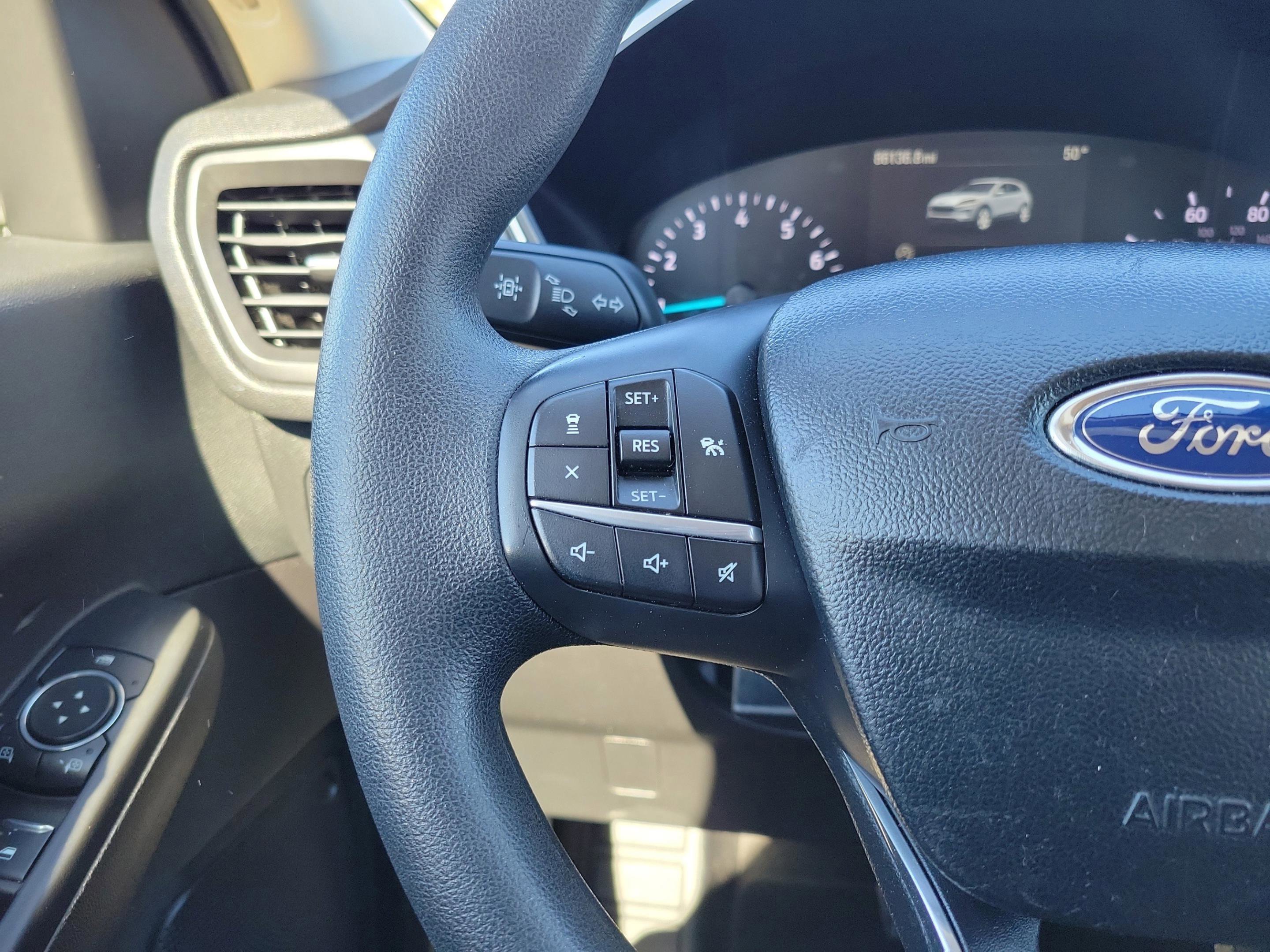 Used 2020 Ford Escape SE image 11