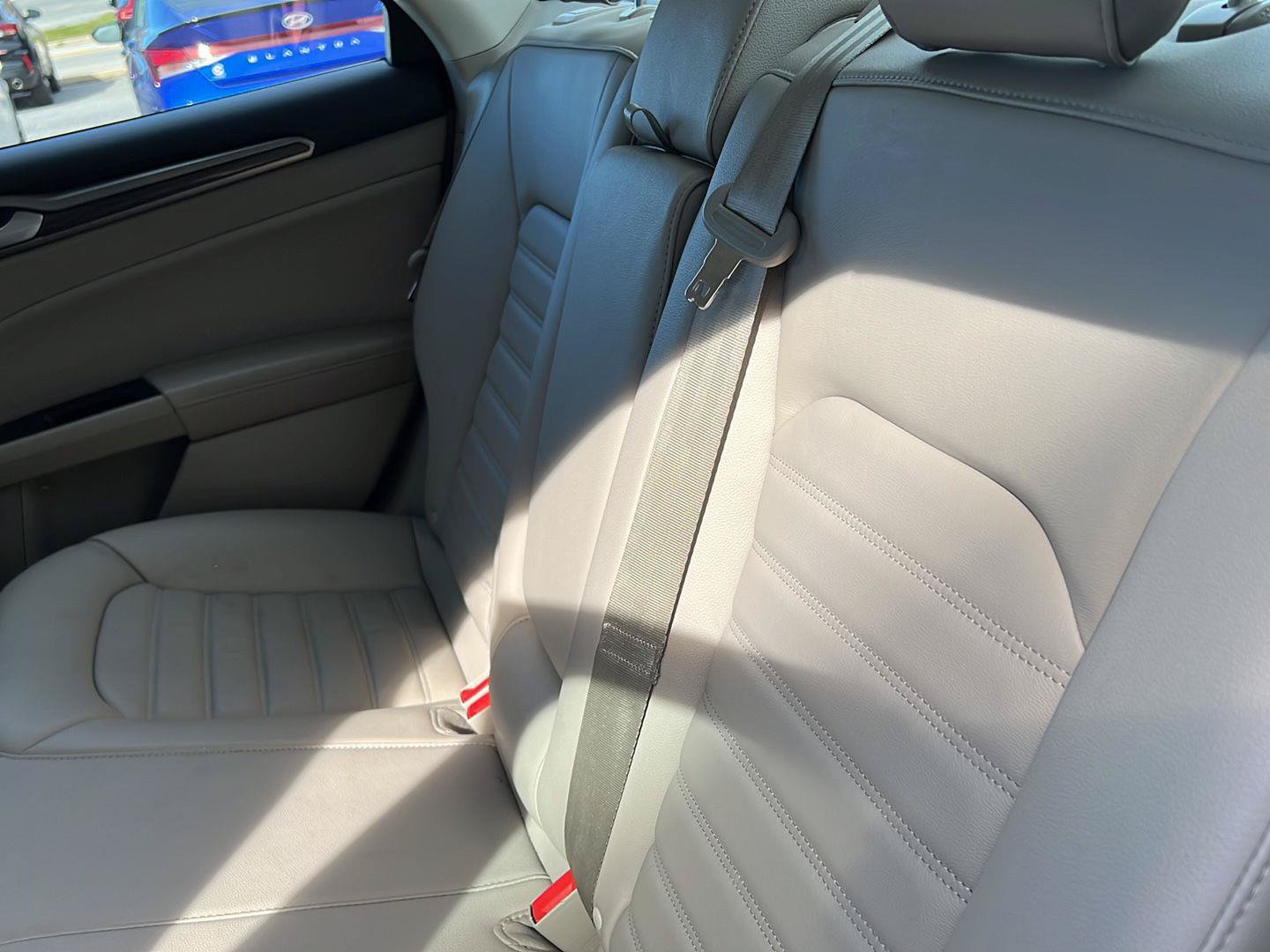 Used 2018 Ford Fusion SE w/ Fusion SE Technology Package FWD image 9