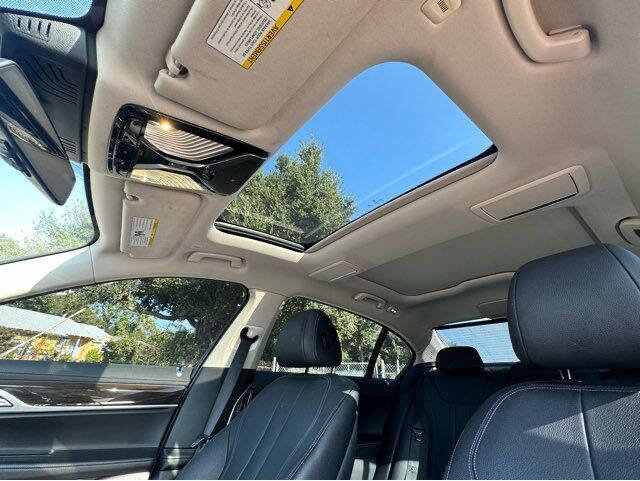 Used 2017 BMW 740i image 19