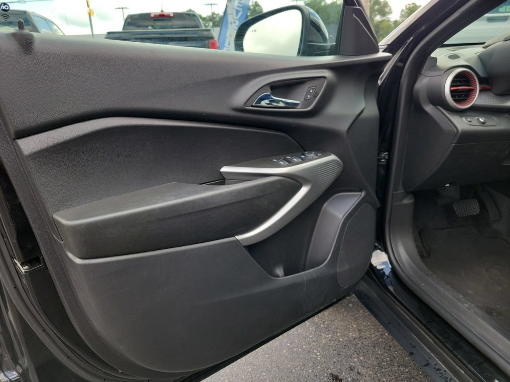 Used 2024 Chevrolet Trax RS w/ Sunroof Package FWD image 23
