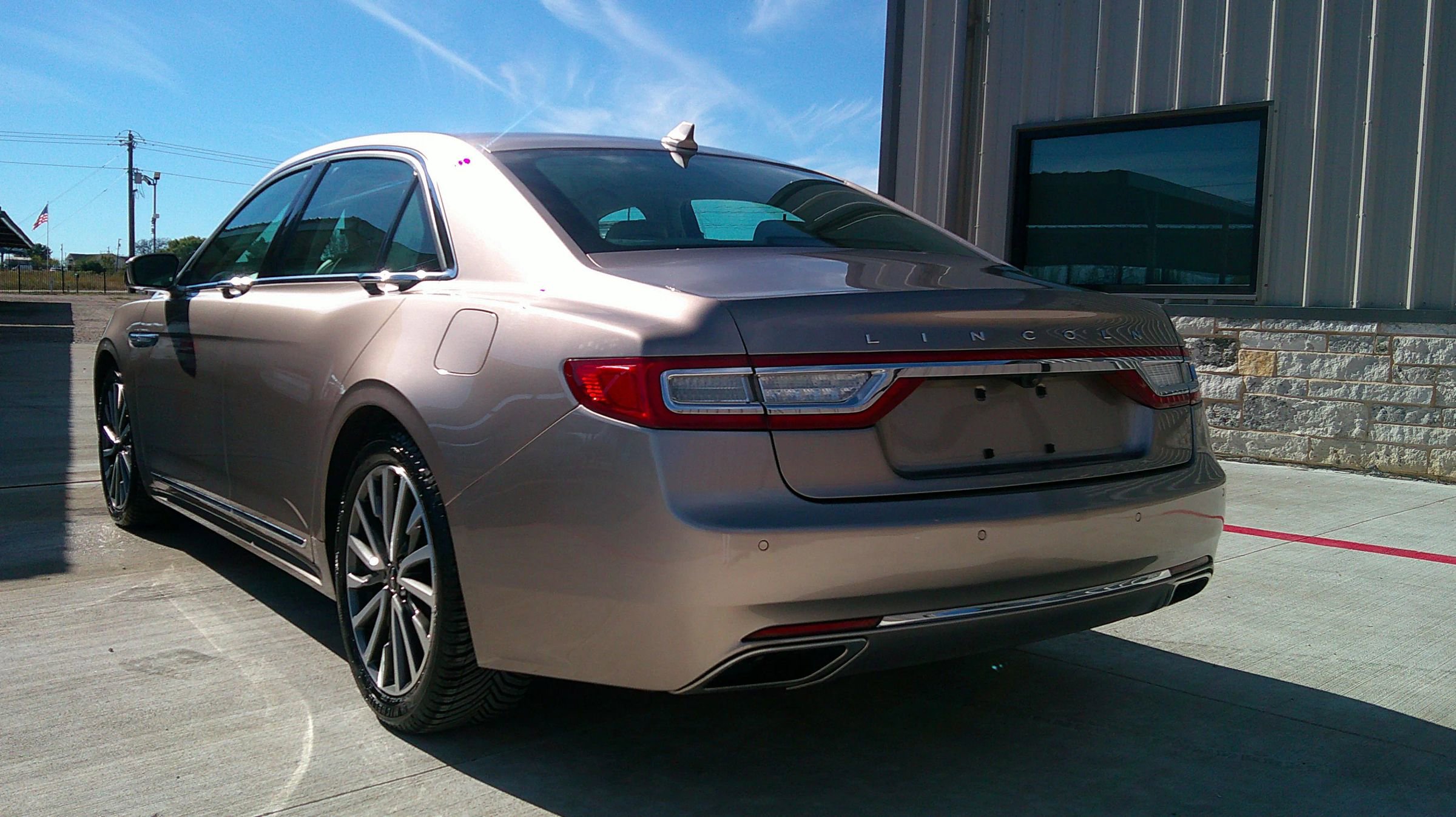 Used 2019 Lincoln Continental Select image 9