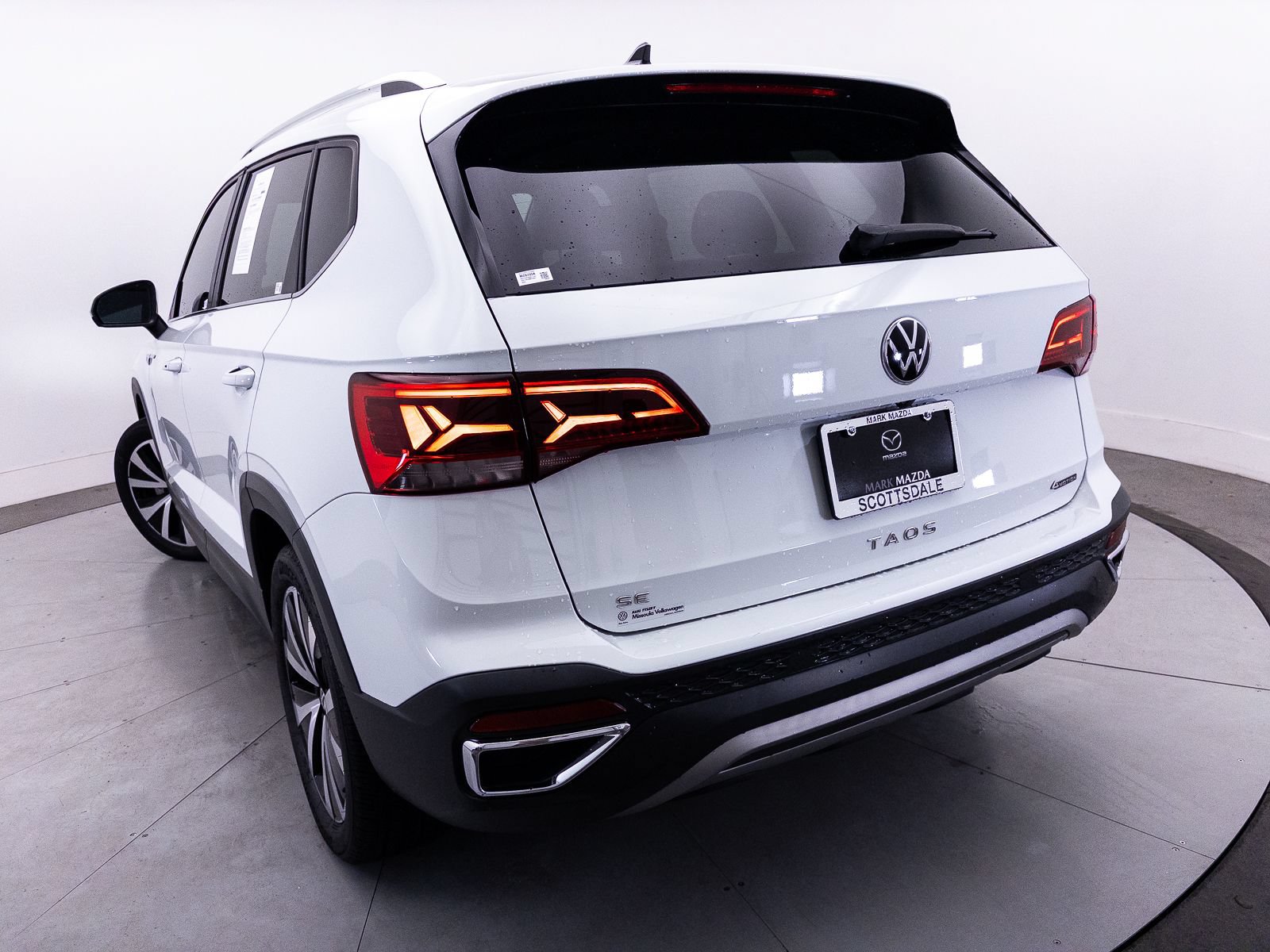 Used 2022 Volkswagen Taos SE FWD image 4