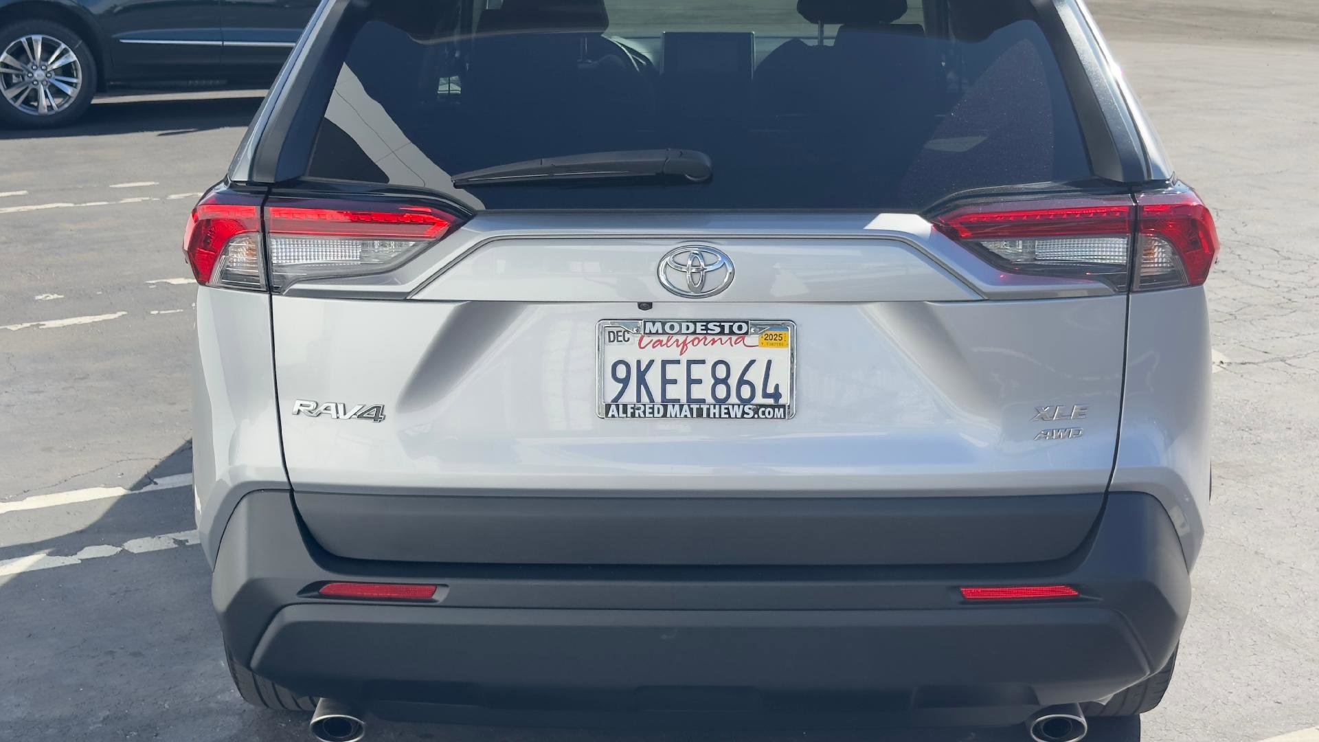 Used 2024 Toyota RAV4 XLE w/ Convenience Package image 5