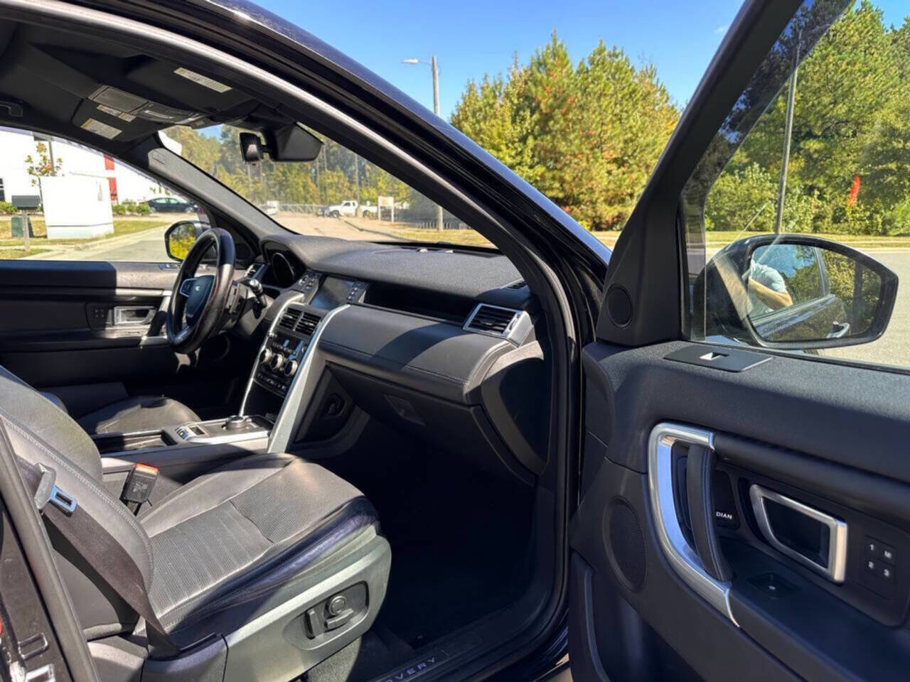 Used 2017 Land Rover Discovery Sport HSE Luxury AWD/4WD image 16