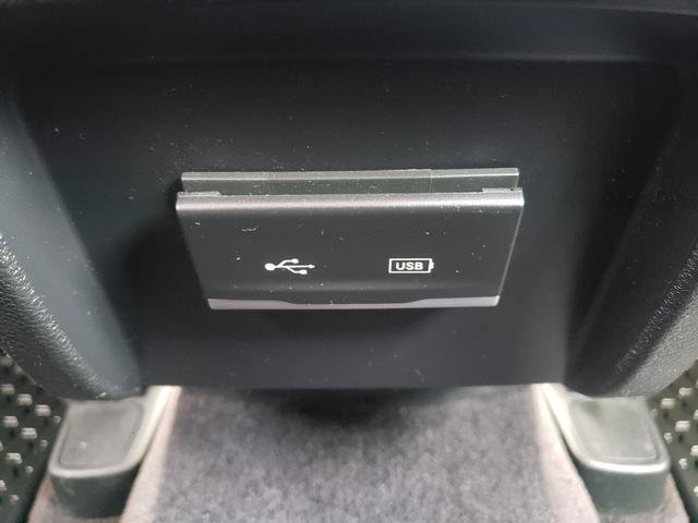 Used 2019 Jeep Cherokee Latitude Plus w/ Cold Weather Group AWD/4WD image 14
