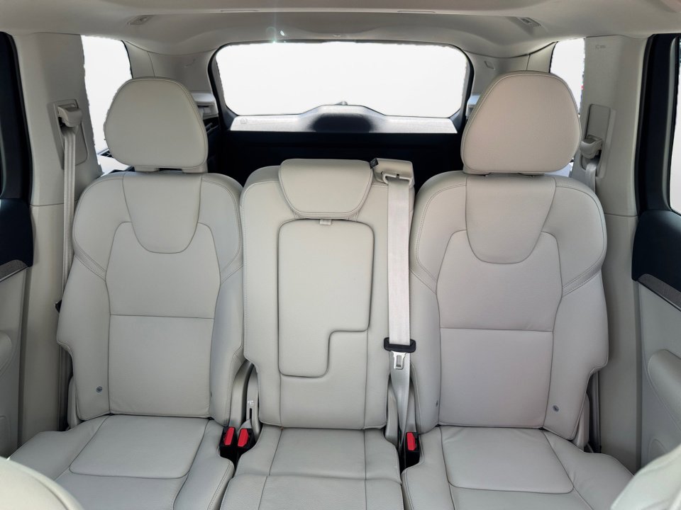 New 2025 Volvo XC90 T8 Plus w/ Protection Package Premier image 12