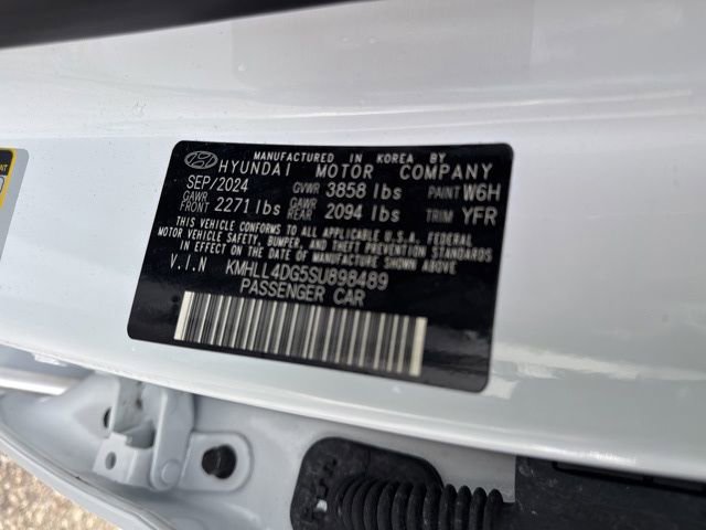 Certified 2025 Hyundai Elantra SE image 30