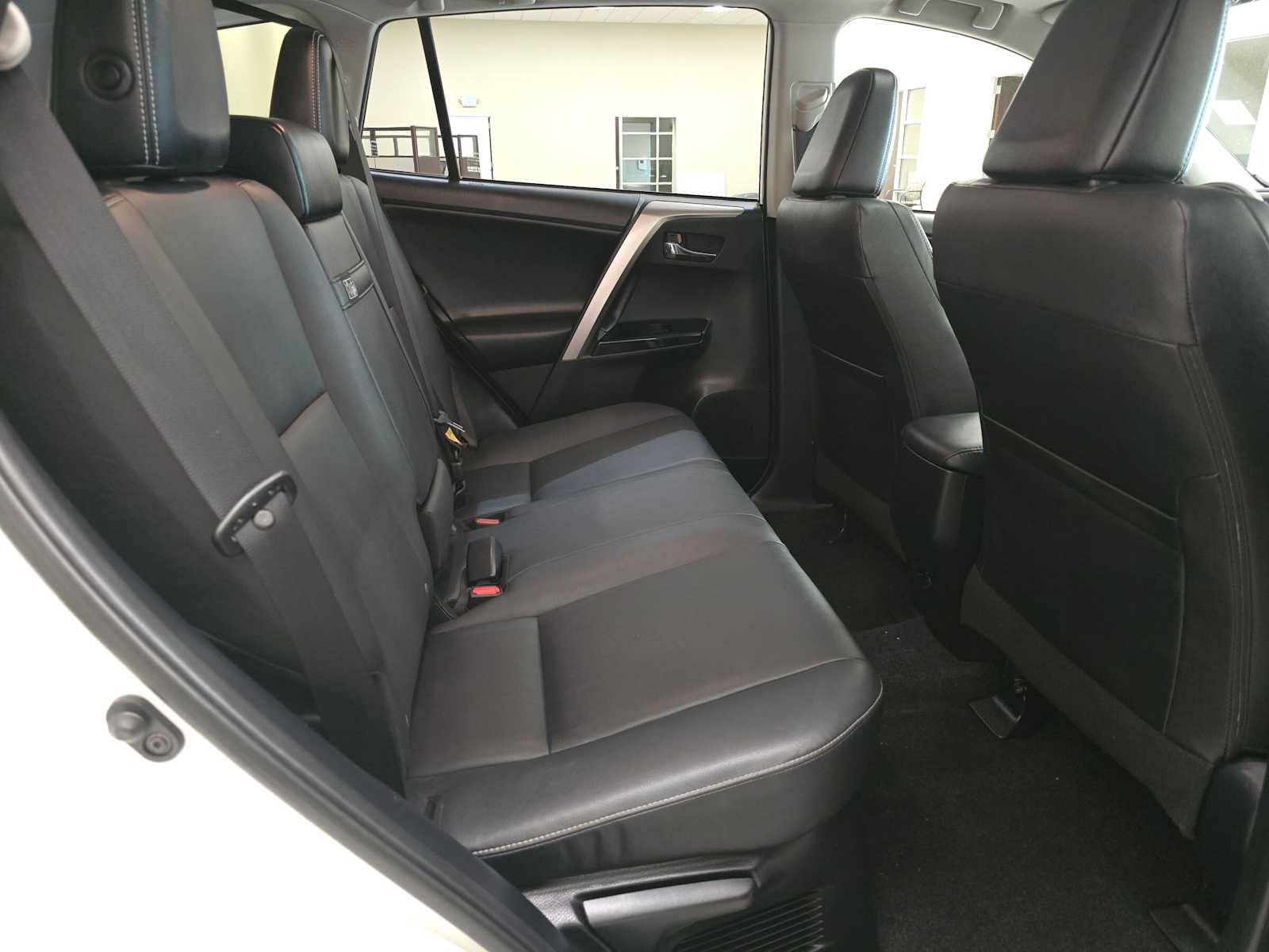 Used 2018 Toyota RAV4 Limited AWD/4WD image 24