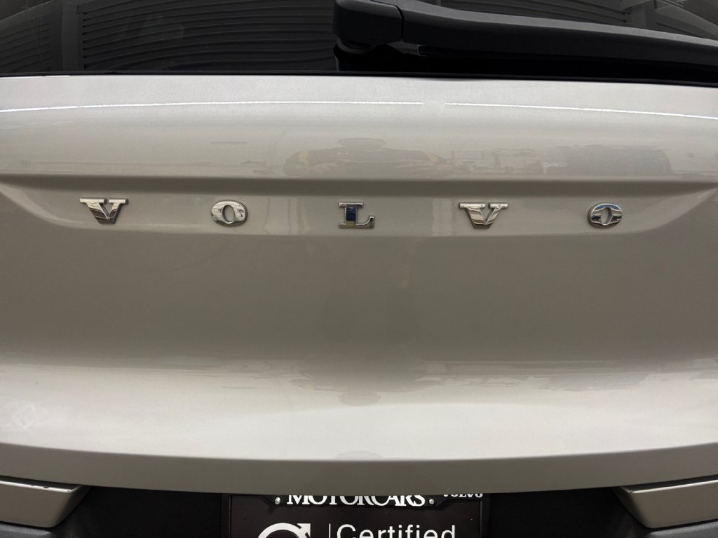 Certified 2023 Volvo XC40 B5 Core AWD/4WD image 32