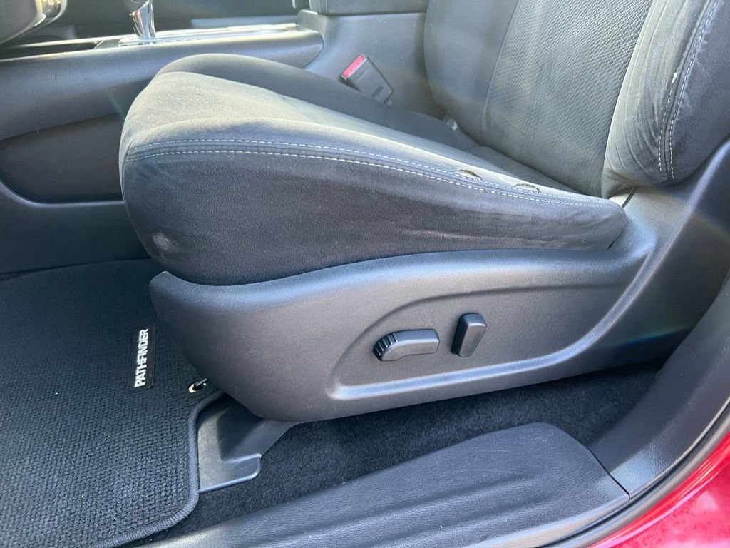 Used 2013 Nissan Pathfinder SV image 13