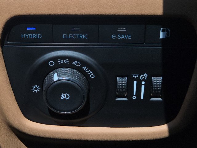 Used 2024 Jeep Grand Cherokee Summit AWD/4WD image 27