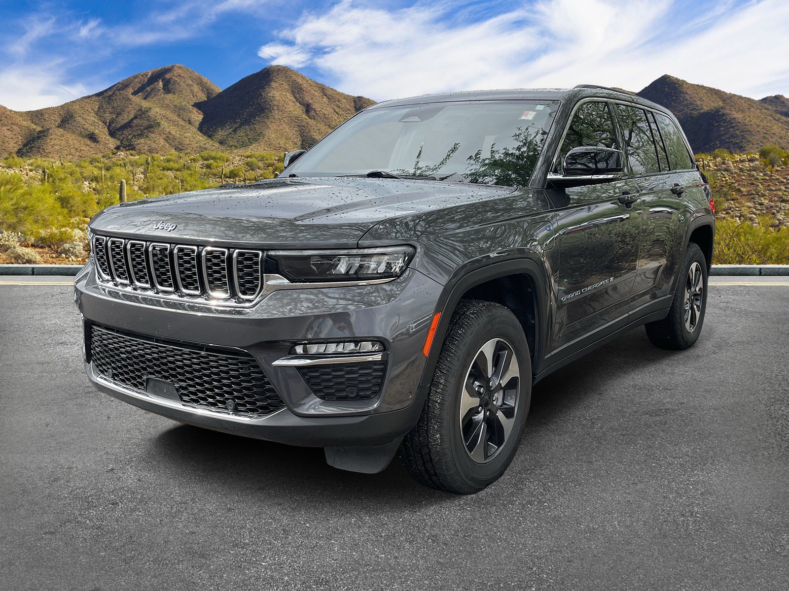 Used 2022 Jeep Grand Cherokee Limited 4xe w/ Luxury Tech Group II AWD/4WD image 2