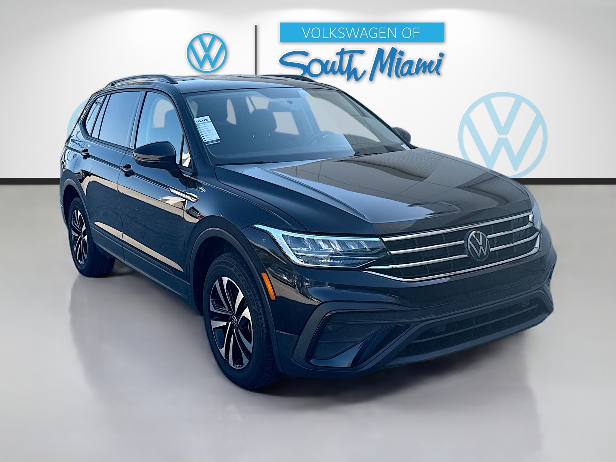 Used 2022 Volkswagen Tiguan S image 1
