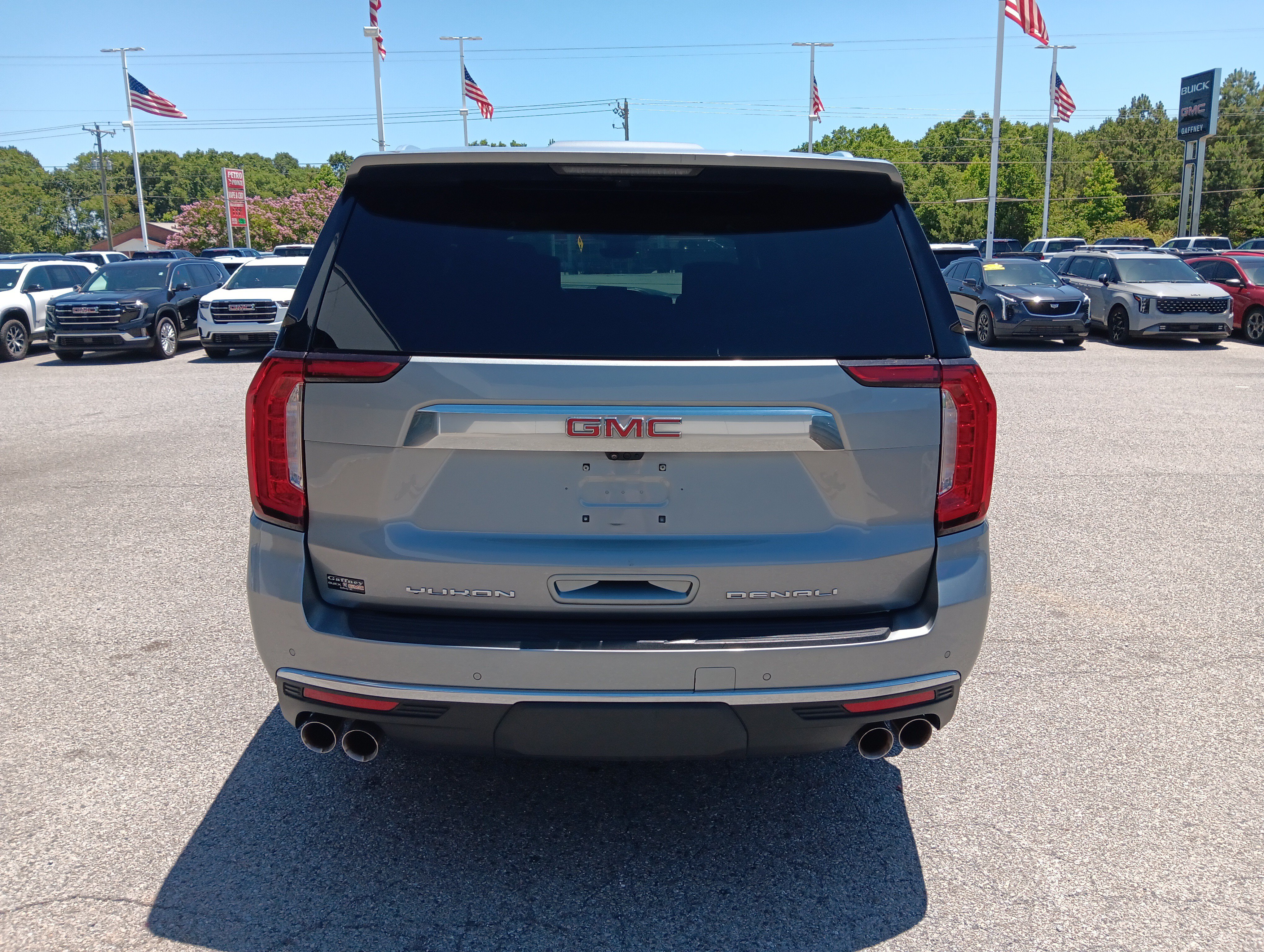 Used 2023 GMC Yukon XL Denali w/ Denali Reserve Package AWD/4WD image 5