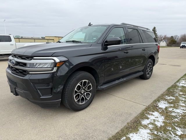 Used 2024 Ford Expedition Max XLT image 3