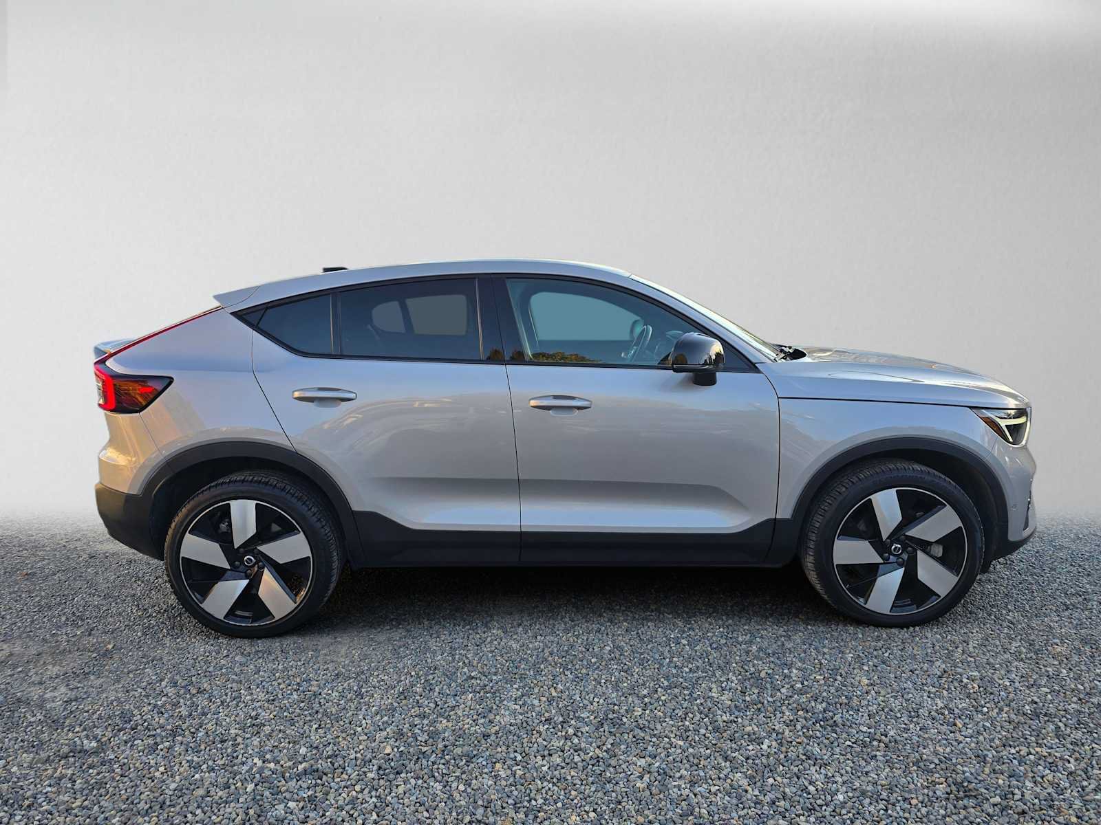 Used 2023 Volvo C40 P8 Recharge Plus w/ Climate Package AWD/4WD image 2