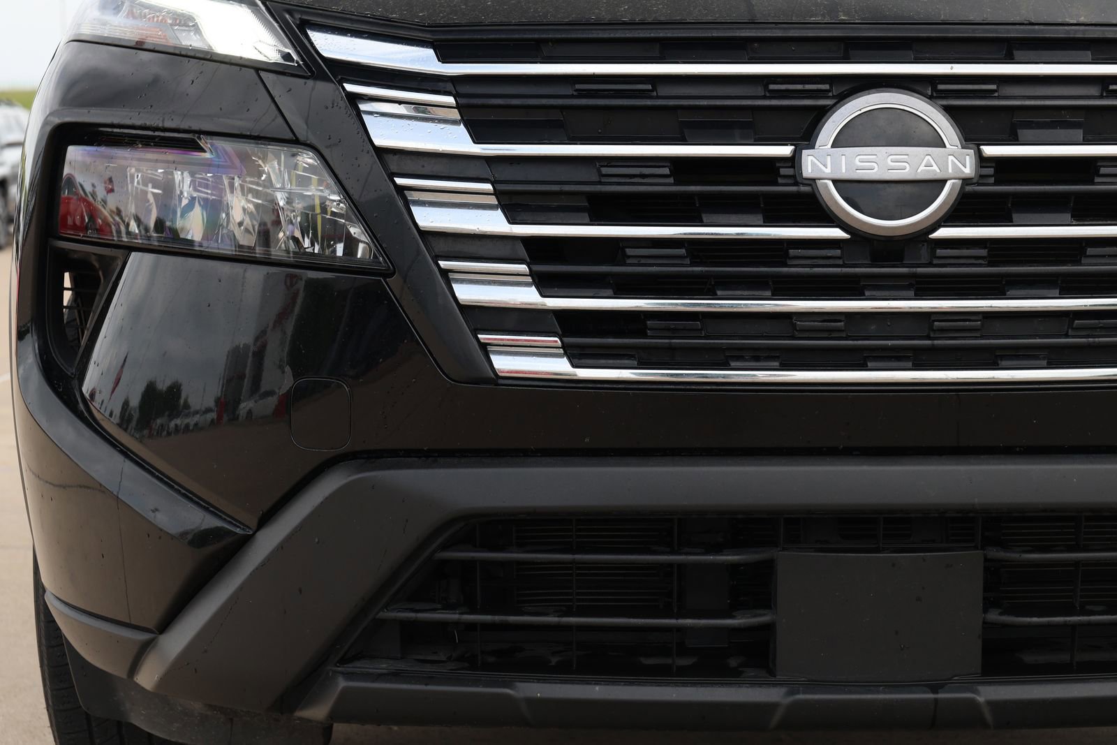 Used 2024 Nissan Rogue SV image 10