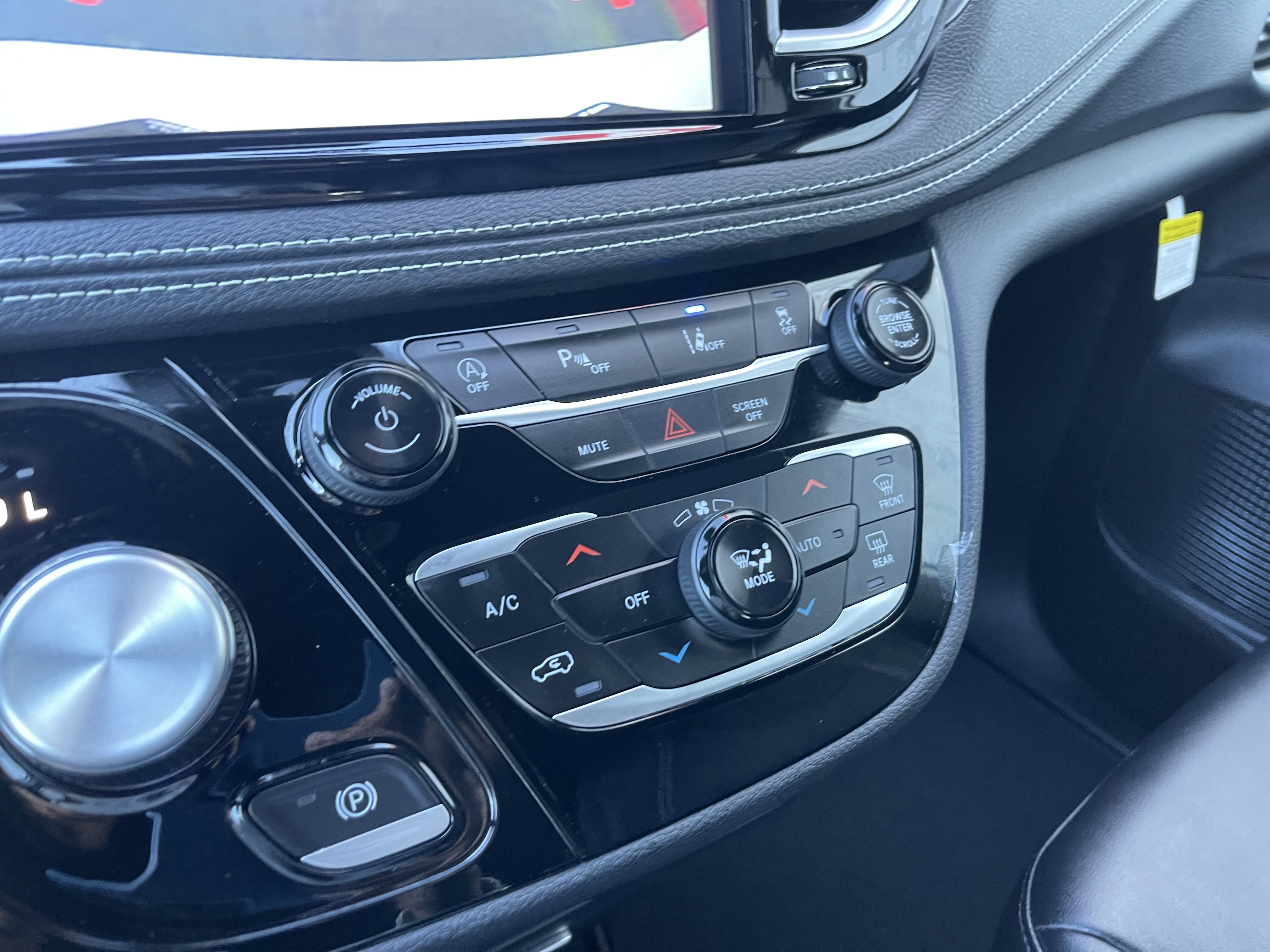 New 2026 Chrysler Pacifica Select FWD image 38