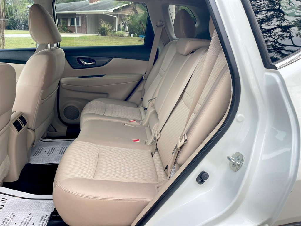 Used 2017 Nissan Rogue SV w/ SV Premium Package image 23