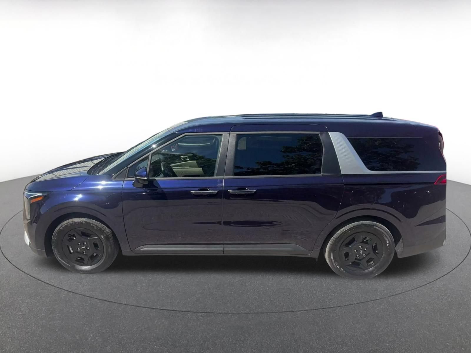 Used 2026 Kia Carnival FWD image 8