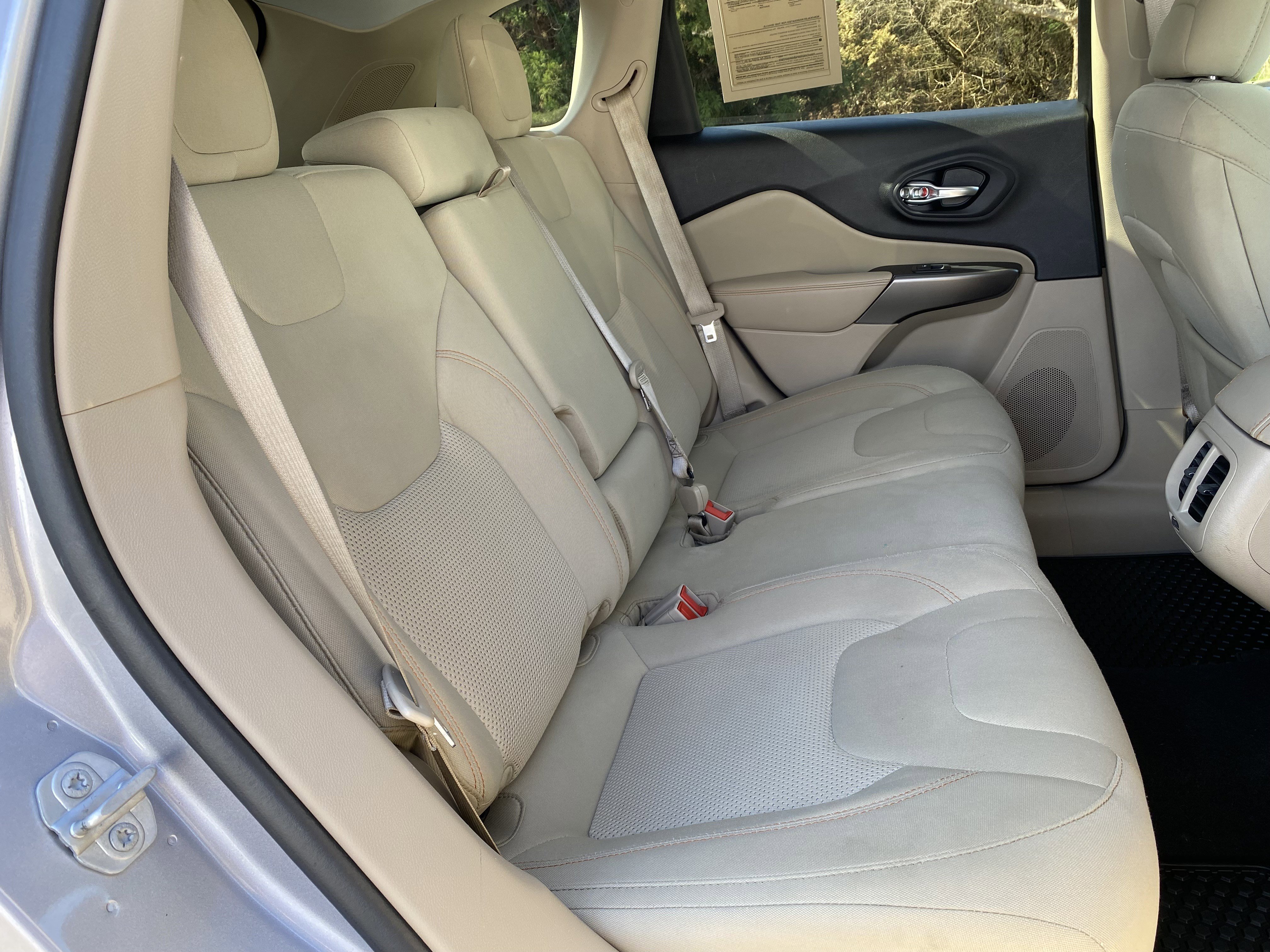 Used 2020 Jeep Cherokee Latitude w/ Cold Weather Group image 34