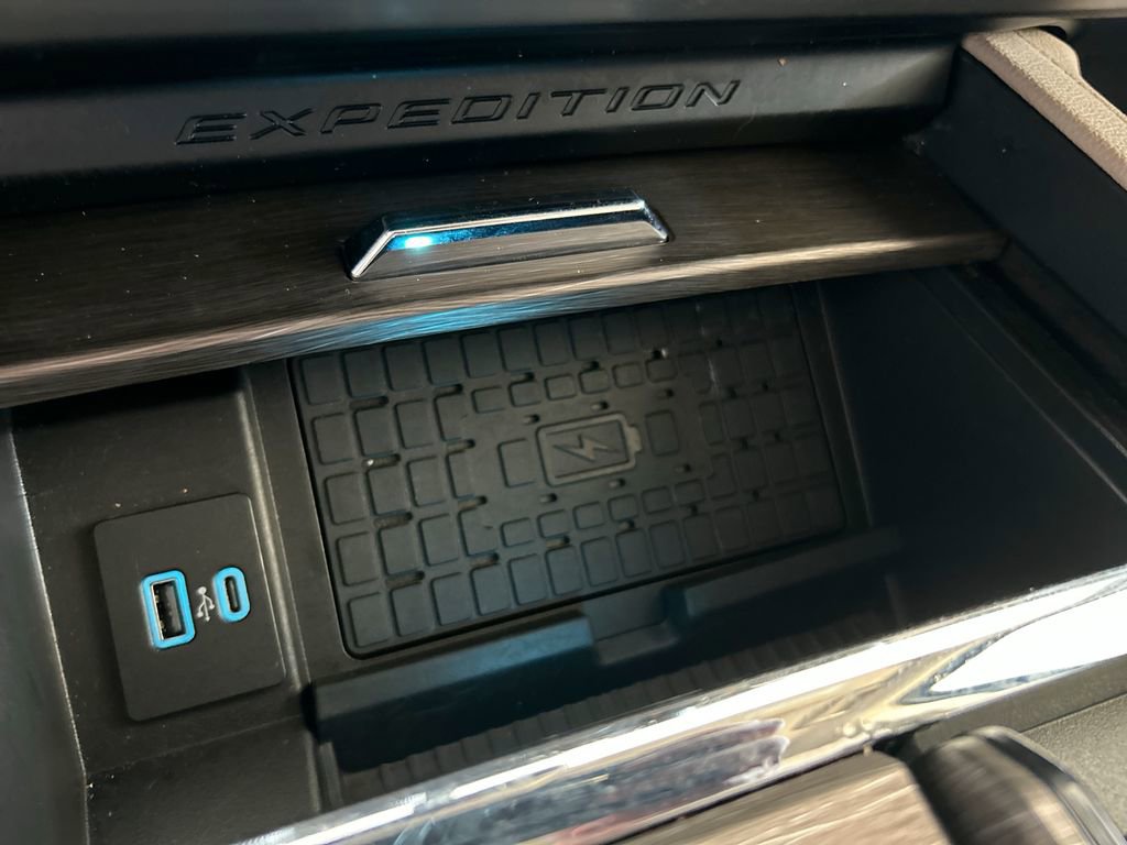 Used 2024 Ford Expedition Limited image 35