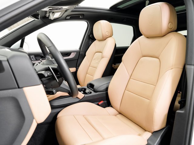 Certified 2025 Porsche Cayenne image 5