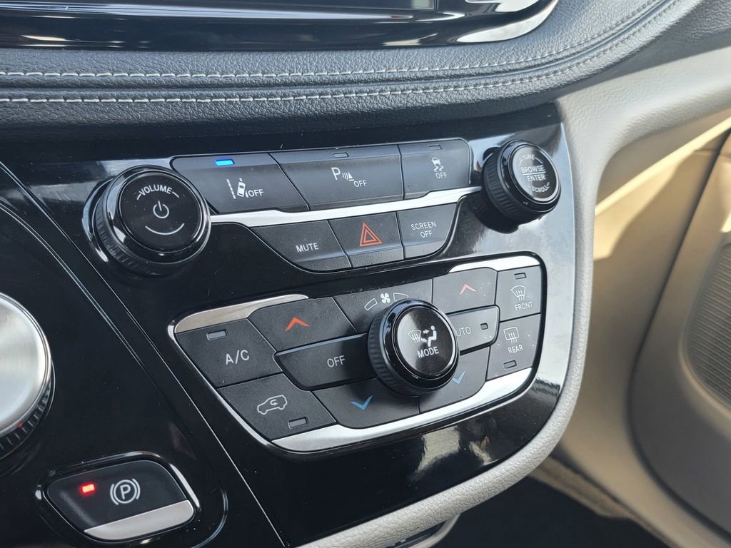 Certified 2023 Chrysler Pacifica Touring-L image 29