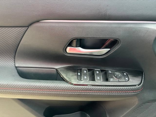 Used 2025 Nissan Kicks SR w/ Illumination Package FWD image 20