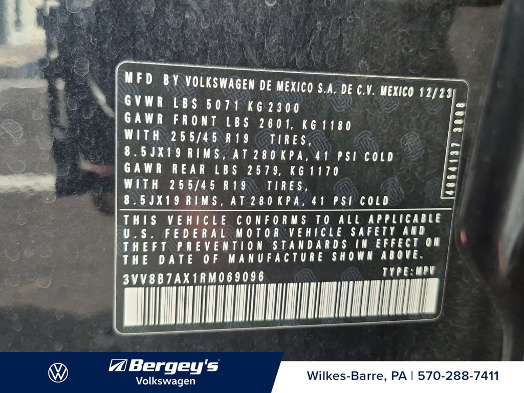 Used 2024 Volkswagen Tiguan SE R-Line AWD/4WD image 38