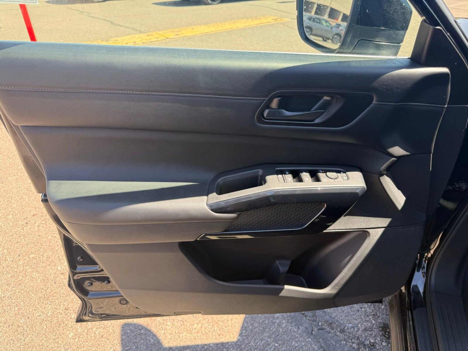 Certified 2025 Nissan Pathfinder SV image 15