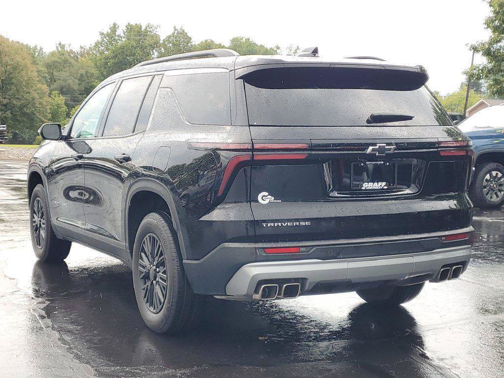 Used 2025 Chevrolet Traverse LT w/ Driver Confidence Package FWD image 4