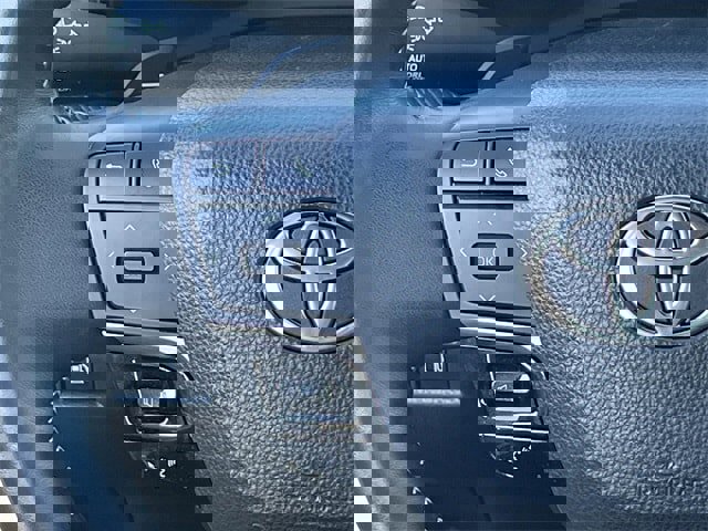 Used 2025 Toyota Camry SE image 14