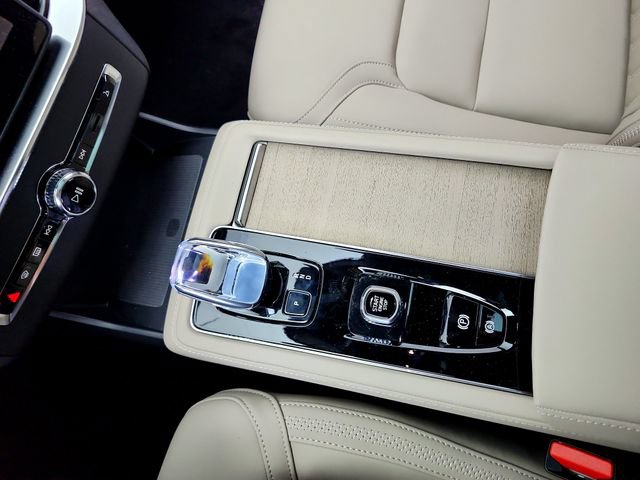 New 2026 Volvo XC90 T8 Plus w/ Protection Package Premier AWD/4WD image 26