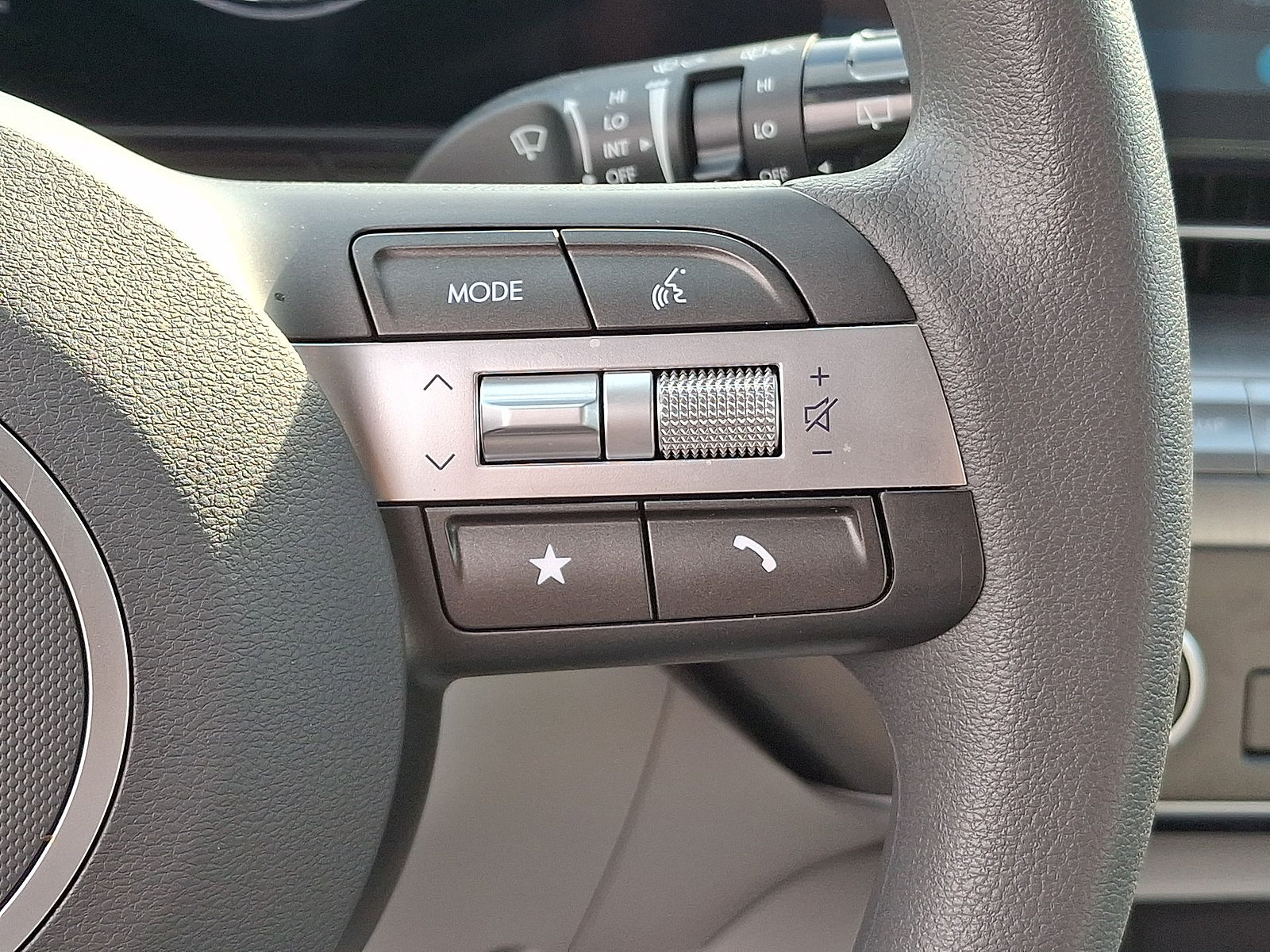 Certified 2025 Hyundai Kona SE AWD/4WD image 24