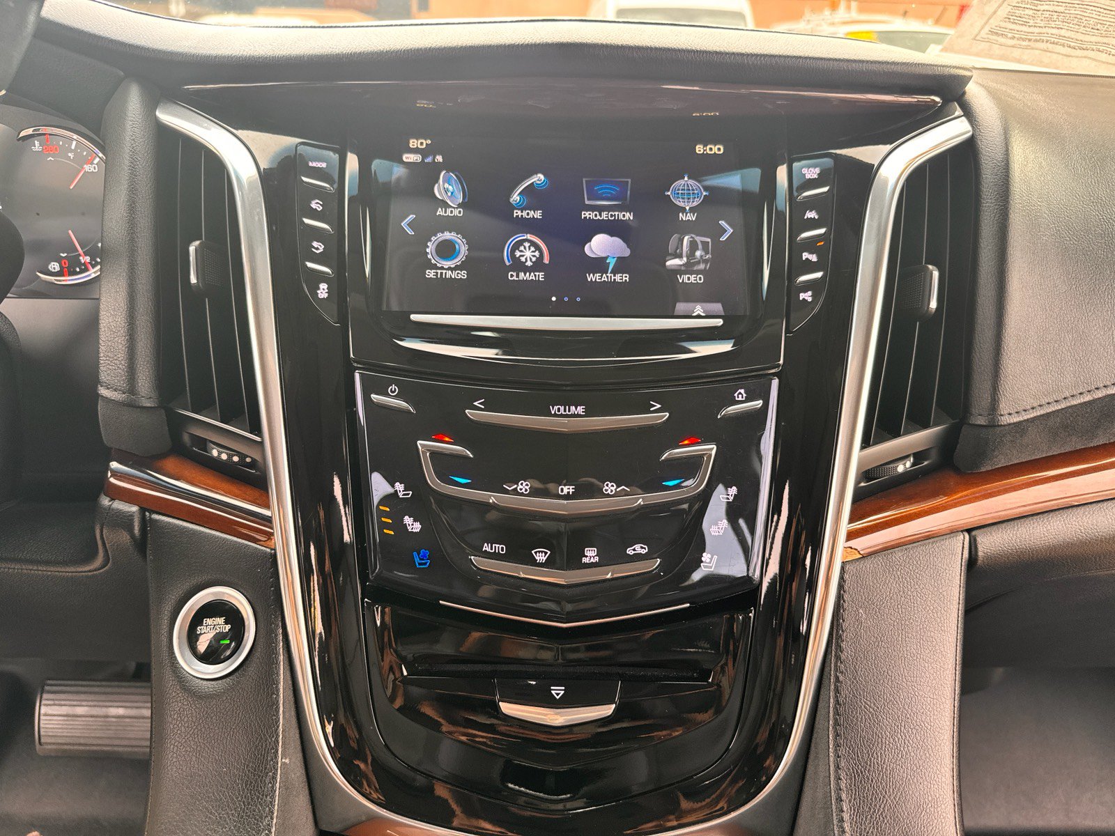 Used 2018 Cadillac Escalade ESV Luxury AWD/4WD image 19