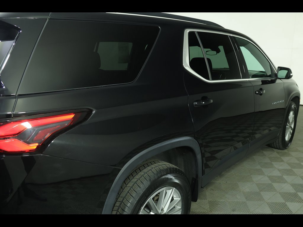 Used 2022 Chevrolet Traverse LT image 18