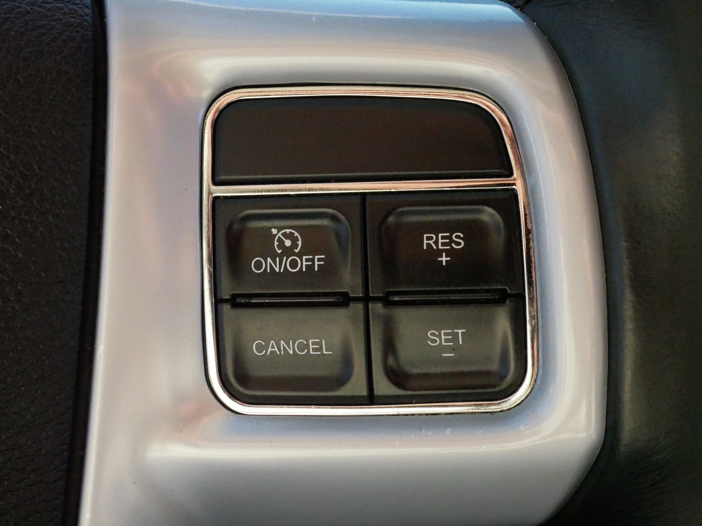 Used 2014 Chrysler Town & Country Touring image 25